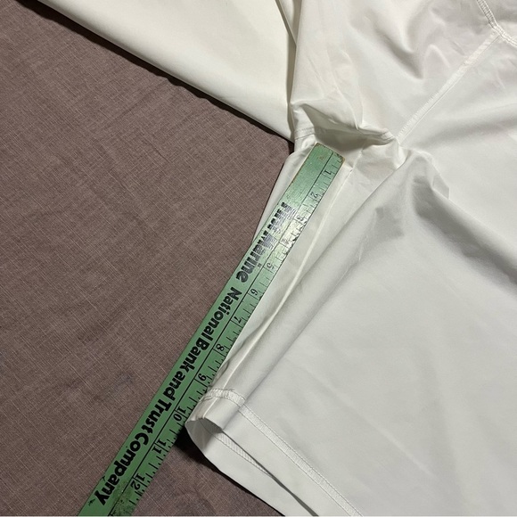 Chico's 3.5 Women’s white size XL/18  Shorts Like New Athletic elastic waistband - Picture 7 of 7